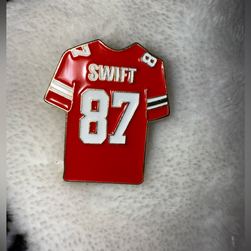 Kansas City Chiefs Taylor Swift jersey pin back for any occasion NFL football